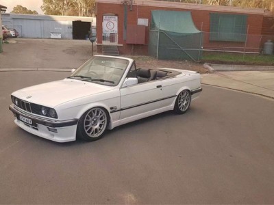 白色敞篷宝马E30改装AIRBFT空气减震案例 白色敞篷宝马E30改装AIRBFT空气减震案例