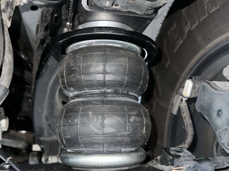 硬核升级！福特烈马搭载 AIRBFT4x4 承载气囊套件 兼顾载重与越野质感