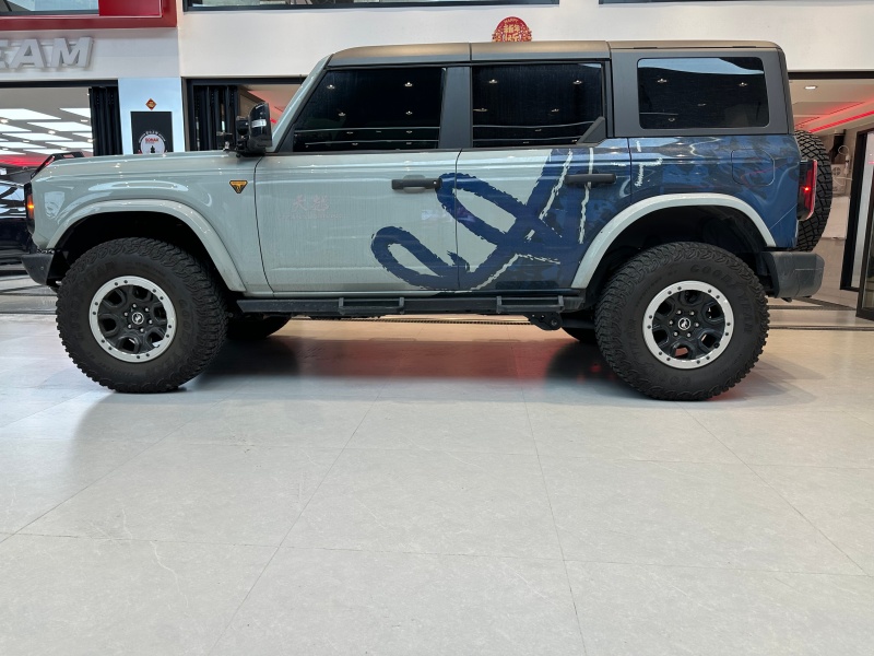 硬核升级！福特烈马搭载 AIRBFT4x4 承载气囊套件 兼顾载重与越野质感